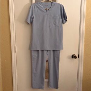Mim Scrubs set: Women's Light Blue V-Neck Short Sleeve Top S & Pants M